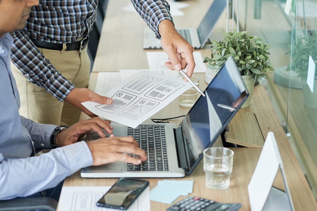 Abstimmung mit Designer Design und Content Webseite